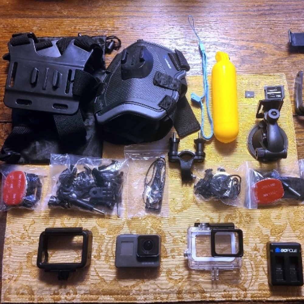 GoPro Hero 5 Black + Accessories
